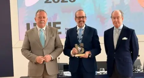 Javier Peris con el Premio 2026 Presidencia más destacada de CTN-UNE